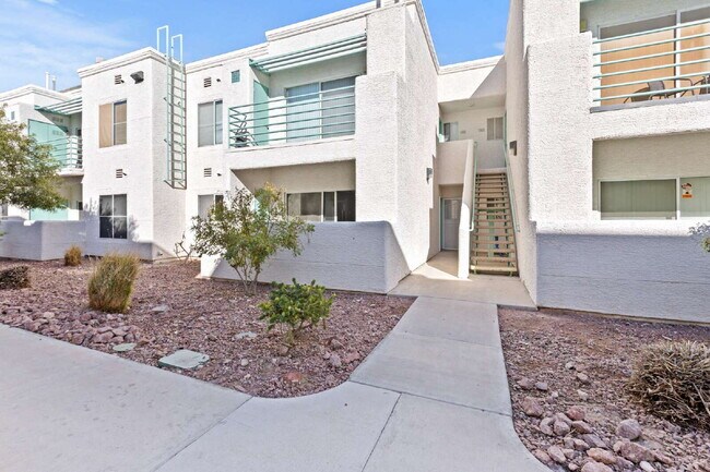 Foto del edificio - 7100 W Pirates Cove Rd