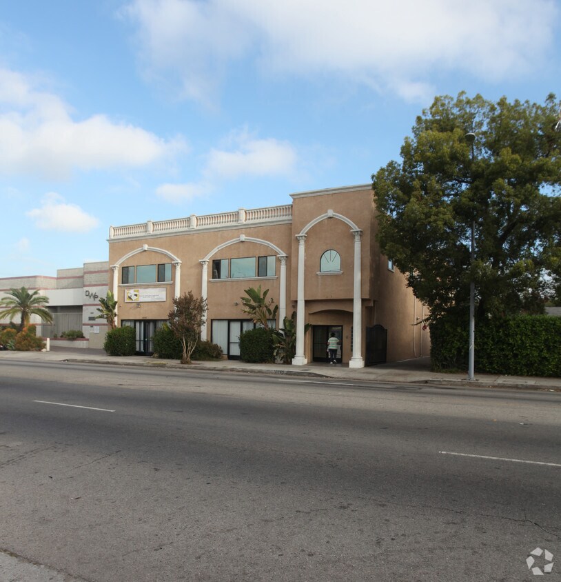 Foto del edificio - 14037 Vanowen St