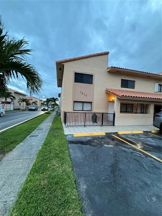 7820 W 29th Way Unit 101, Hialeah, FL 33018 Condo for Rent in Hialeah