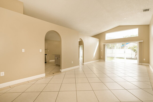 Building Photo - 2922 SW 174th Ave