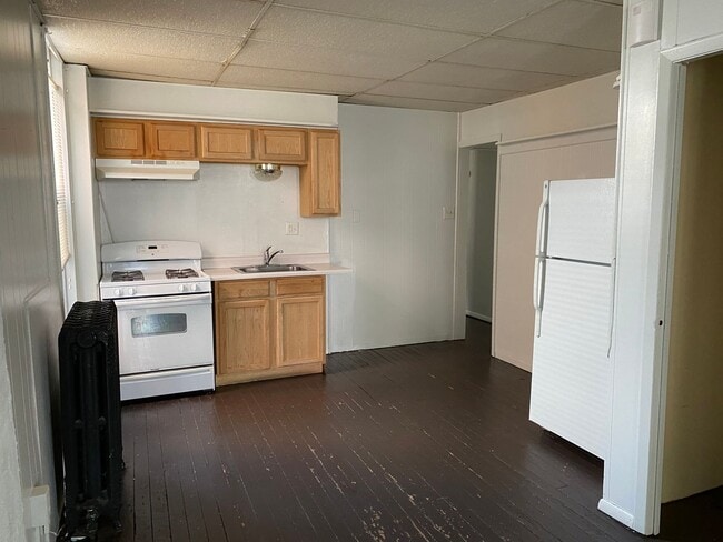 Building Photo - 331 Garfield St