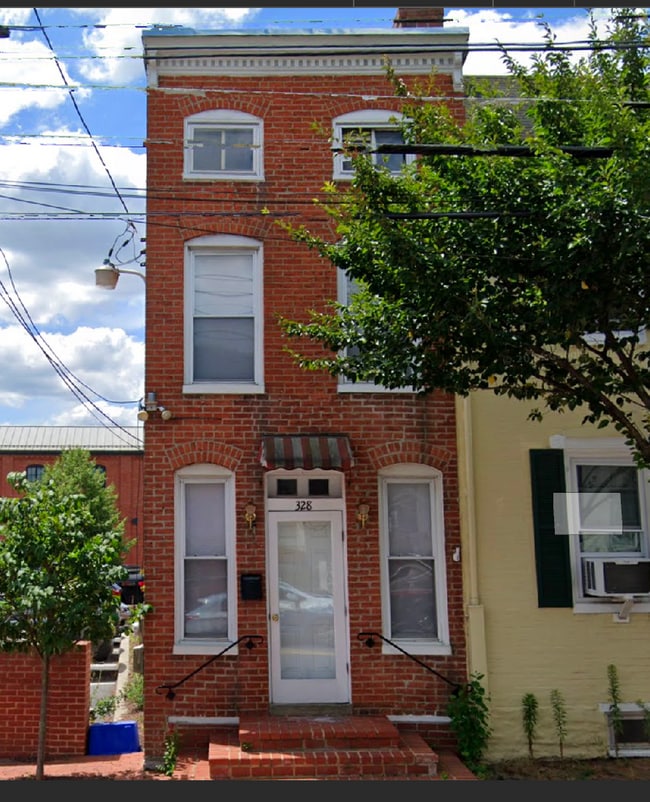 Building Photo - 328 E Patrick St