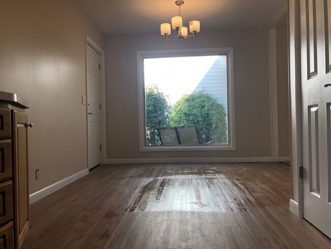 Foto del edificio - 8410 Kings Hill Dr