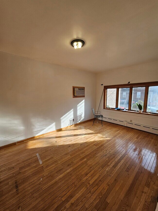 Building Photo - 7411 Park Ave