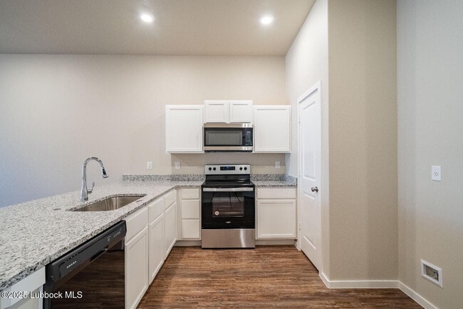 Building Photo - 2115 N Jayton Ave