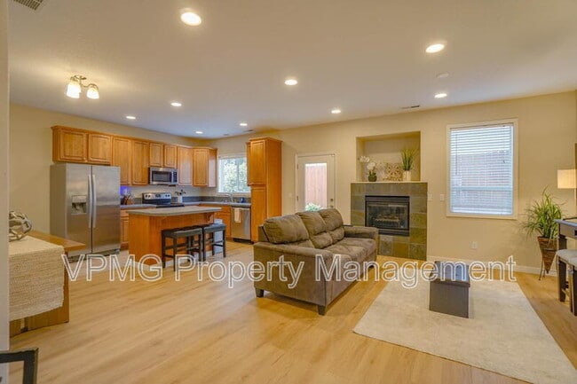Building Photo - 5906 NE 56th St