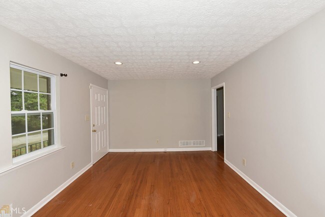Building Photo - 3667 Glen Falls Dr