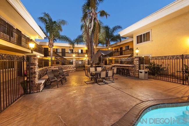Common Area - 1450 Iris Ave