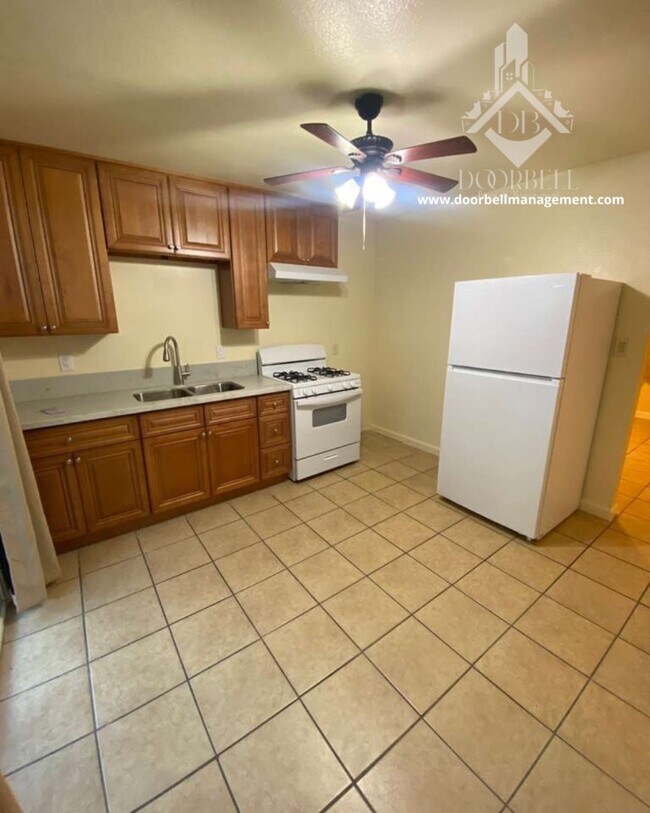 Foto del edificio - 24204 Clover Ave