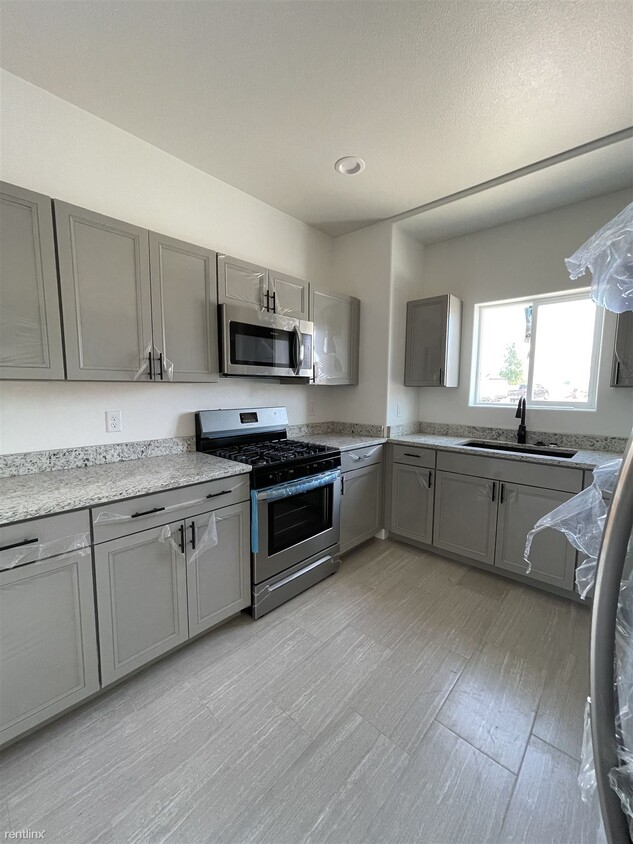 Primary Photo - 3 br, 2 bath Duplex - 248 West Elbow Drive