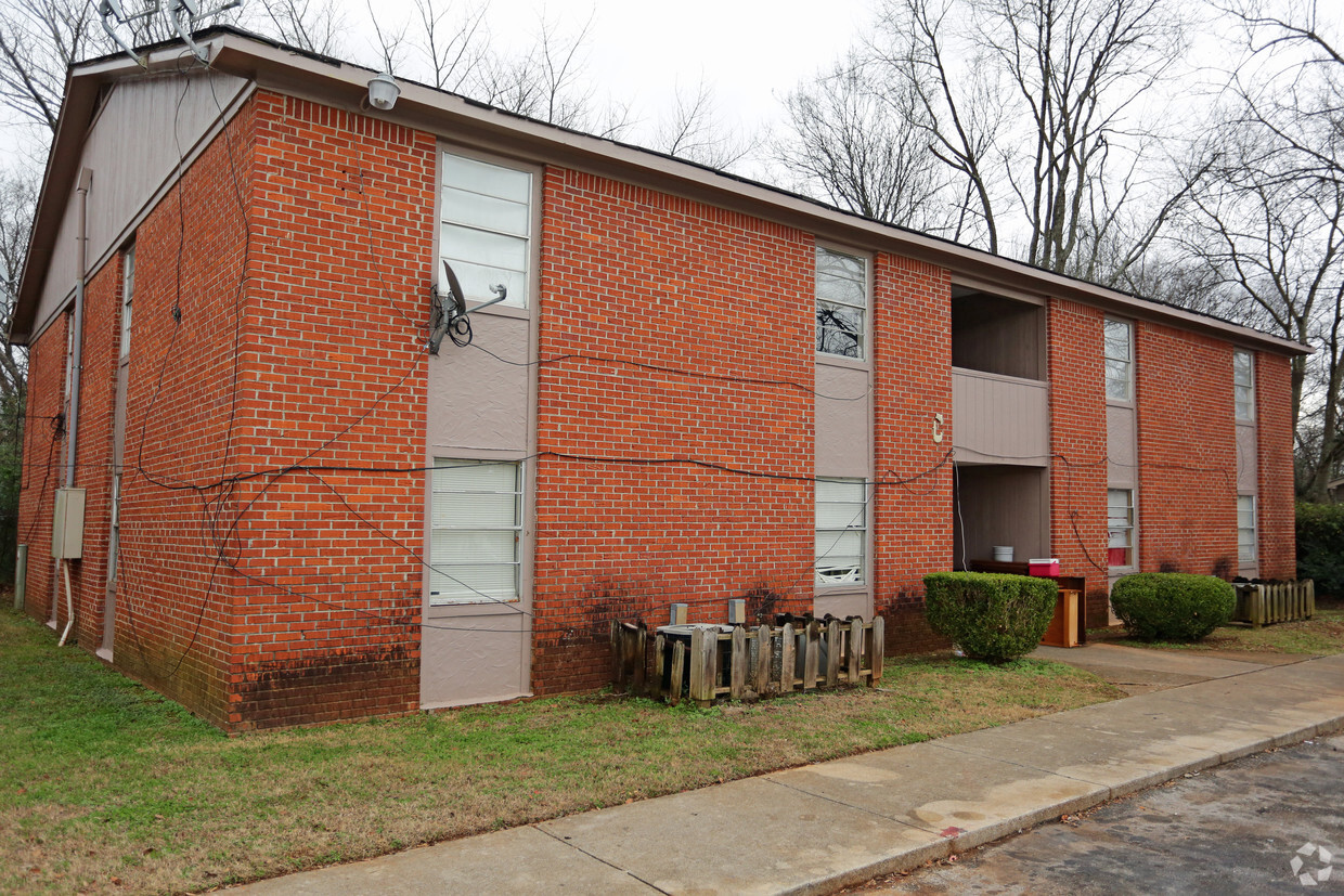 Building Photo - Hacienda Apartments