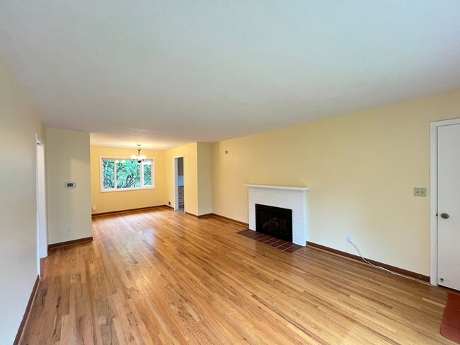 Foto del edificio - Cozy 2 Bed 1 Bath Home in South Burlingame...