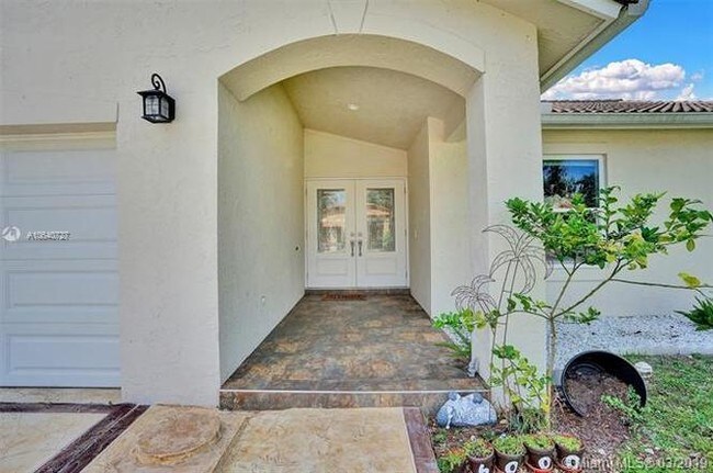 Building Photo - 6000 SW 58th Ct