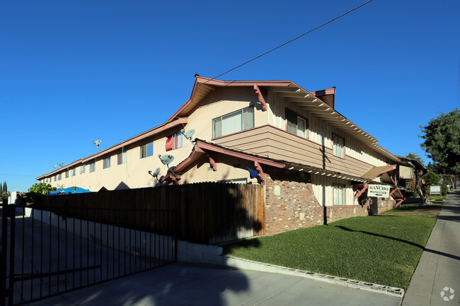 Foto del edificio - El Rancho Apartments