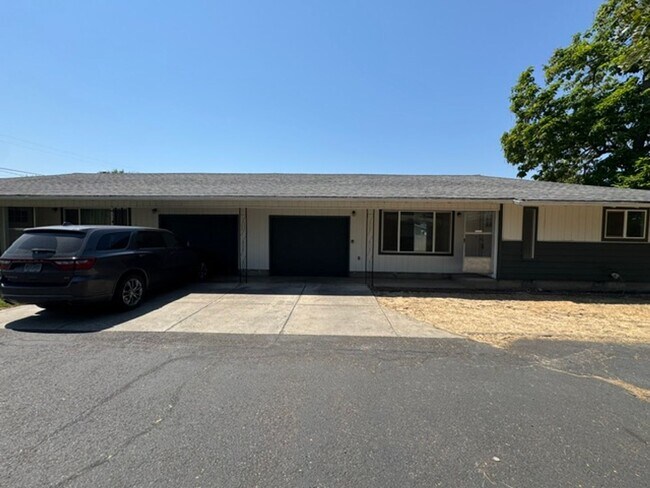 Building Photo - 610-612 Platt