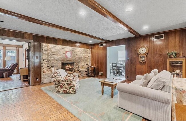 Building Photo - 1113 Melrose Dr