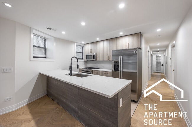 Photo - 715 W Aldine Ave Apartment