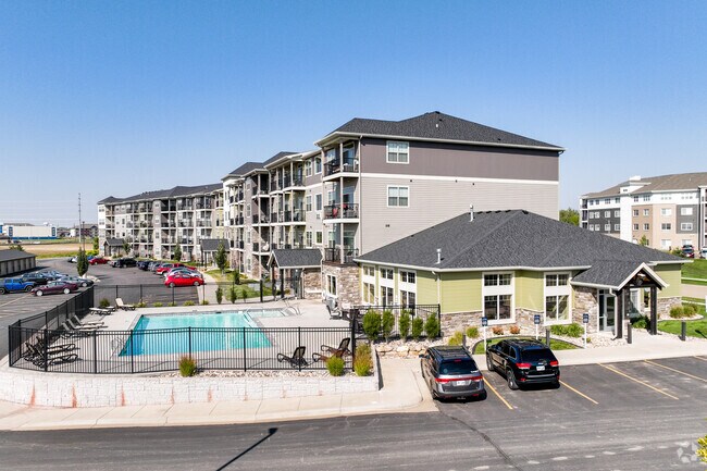 Building Photo - Spring Creek Luxury Living