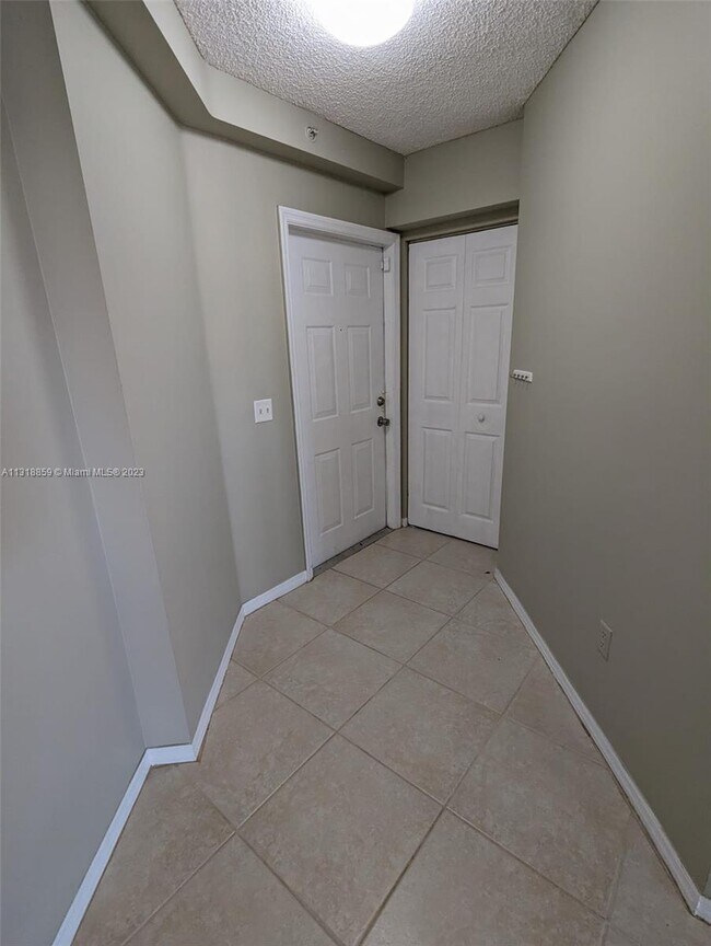 Foto del edificio - 9640 NW 2nd St