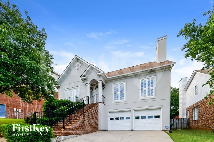 Primary Photo - 3040 English Oaks Cir