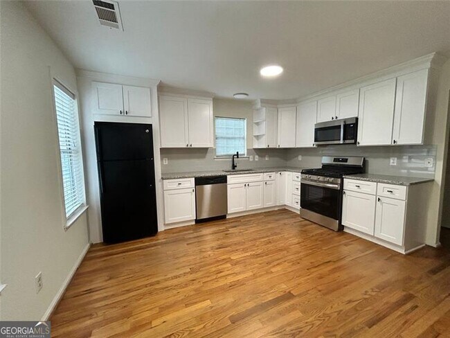 Building Photo - 745 Country Manor Way