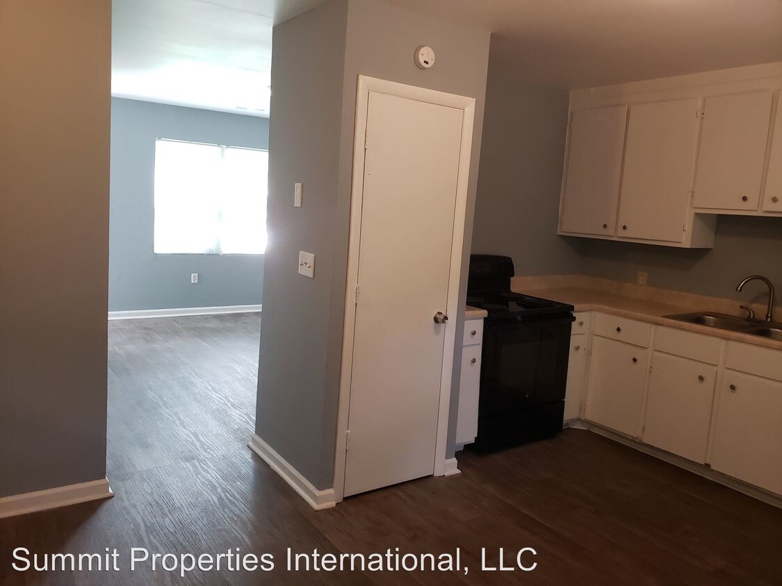 Foto principal - 2900 Tuckaseegee Rd