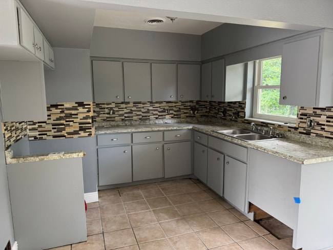 Building Photo - 5209 Palisades Dr