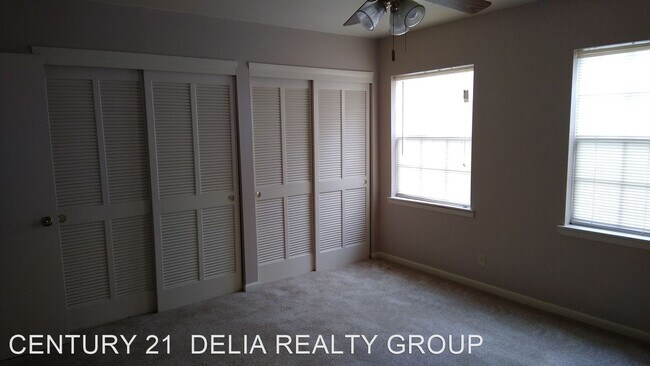 Building Photo - 2 br, 1 bath House - 305 Greenbriar Apt. 28
