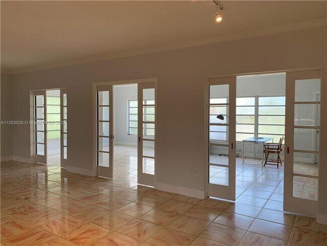Foto del edificio - 3611 Ponce de Leon Blvd