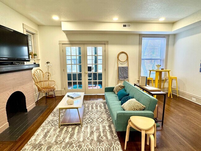 Foto del edificio - 4176 Russell Blvd