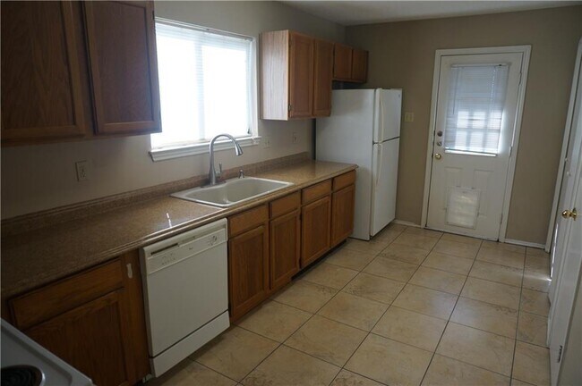 Building Photo - 609 Luther Dr