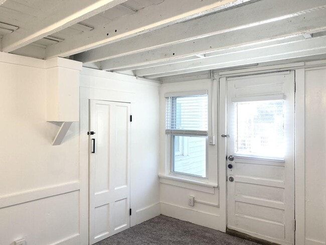 Foto del edificio - 124 Camden St. #1B
