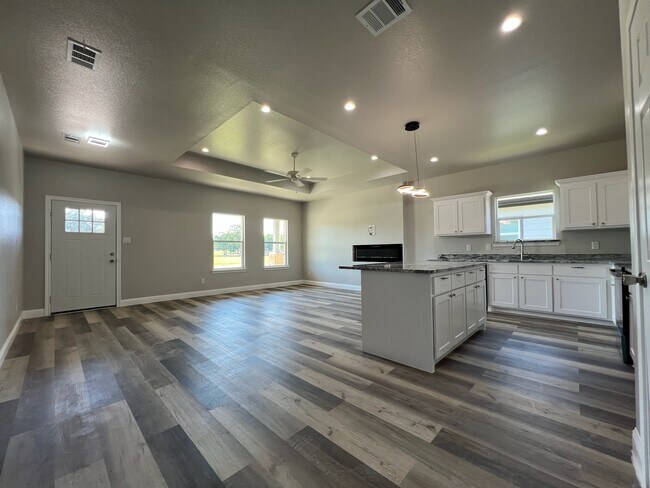 Building Photo - 821 Edgar St