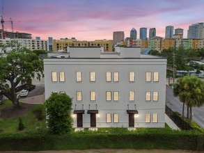 Building Photo - 1218 E Kay St