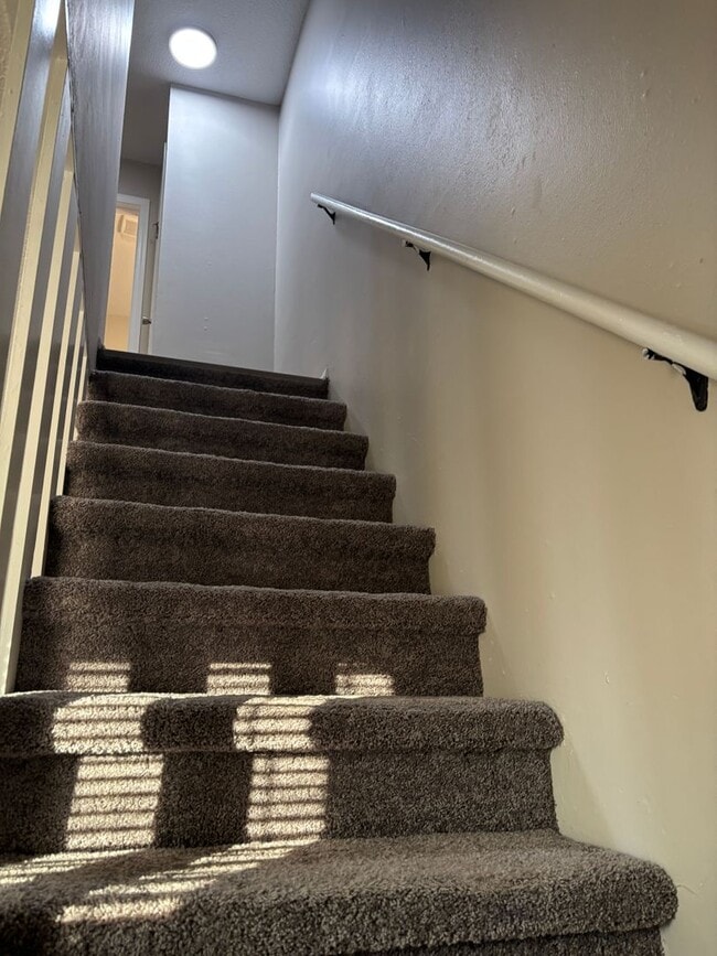 Building Photo - 713 N 6th St