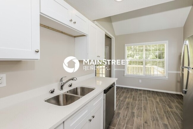 Building Photo - 5 Bedroom Pet-Friendly Home in Fayettevill...