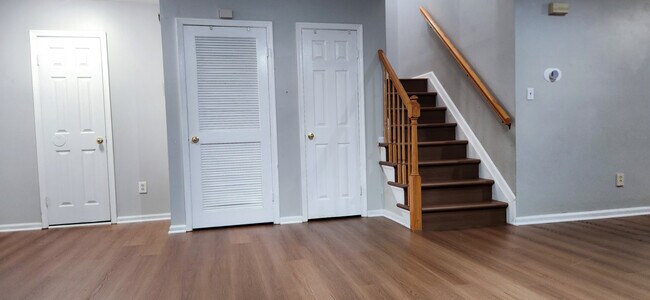 Foto del edificio - 1103 Roseberry Ct