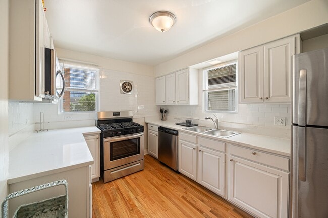 Building Photo - 1012 Garnett Pl