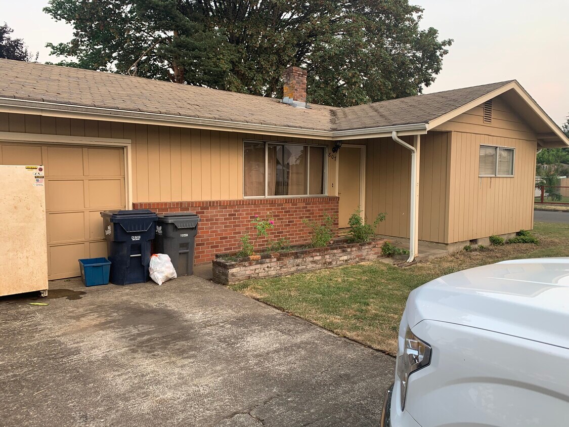 807 58th St, Springfield, OR 97478 Townhome Rentals in Springfield OR