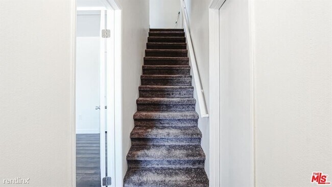 Building Photo - 3 br, 3 bath House - 4144 W 164th St