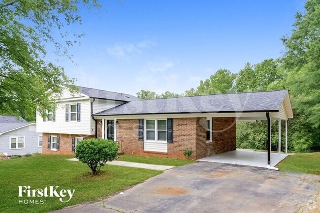 Building Photo - 2350 Woodgreen Rd