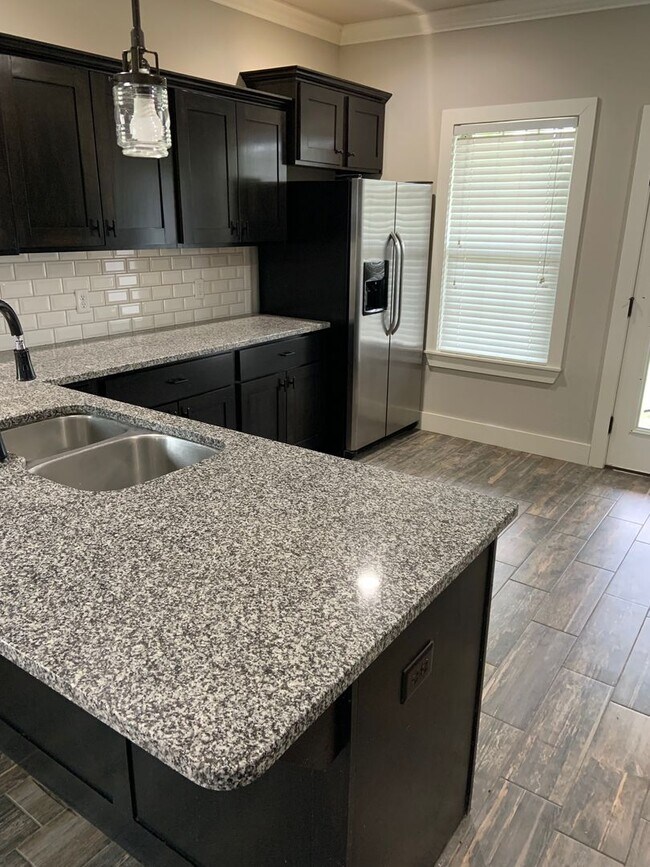 Building Photo - BEAUTIFUL HOME IN GREAT LOCATION!
