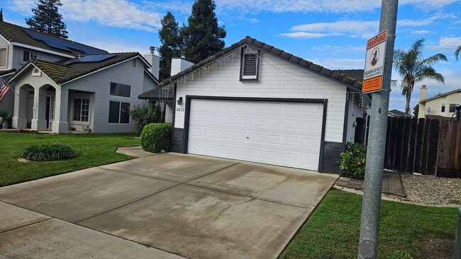 Foto del edificio - Three Bedroom Two Bath home, Available now...