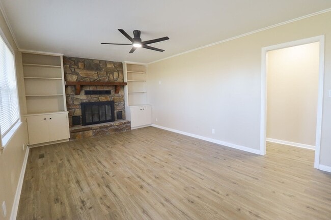 Building Photo - Beautifully Renovated 3-Bed, 1-Bath Home in Mounds – Country Privacy with City Convenience