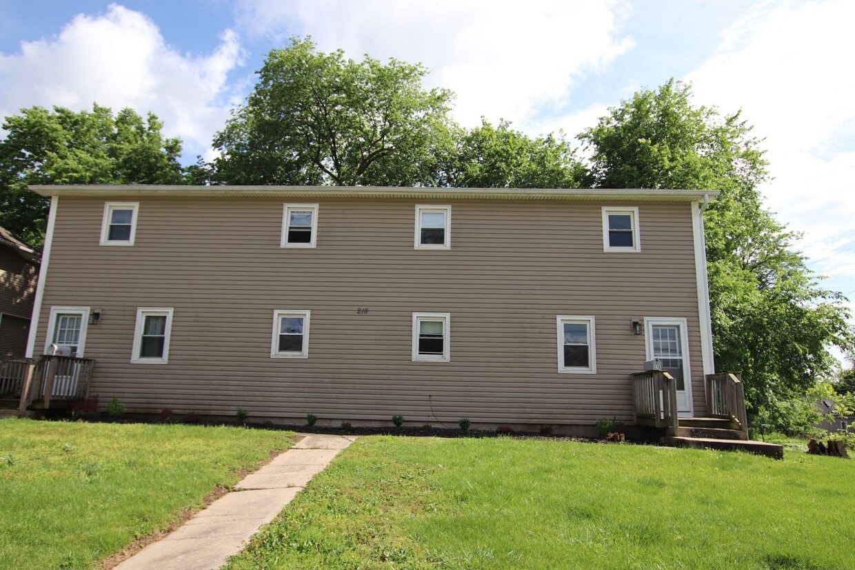 218 W South St Unit B, Warrensburg, MO 64093 Room for Rent in