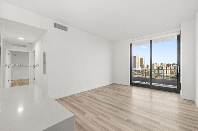 Foto del edificio - 101 Diplomat Pkwy