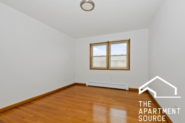 Foto del edificio - 3737 W 63rd St