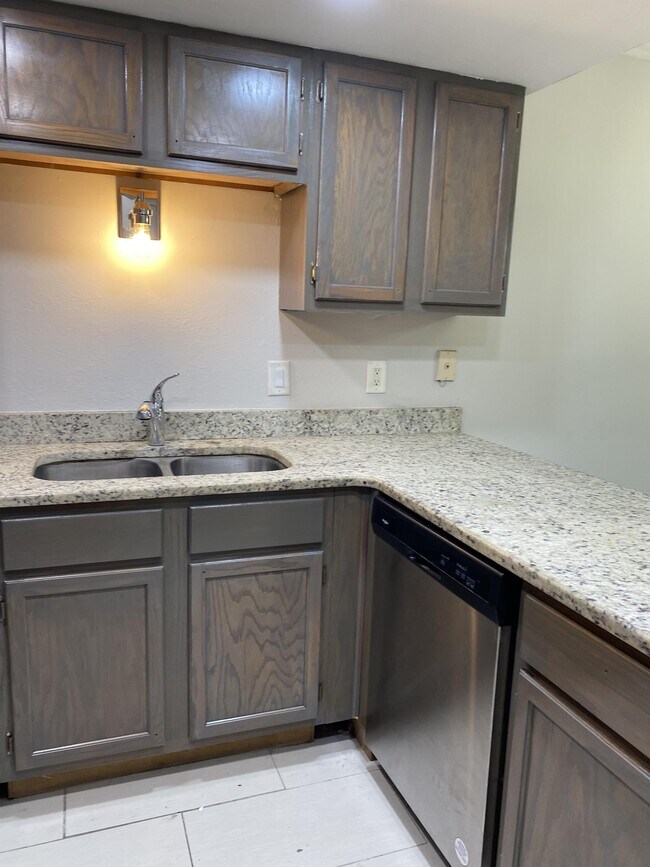 Building Photo - 184 Windtree Ln