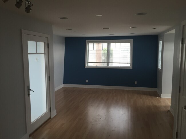 Living Area - 121 31st Pl