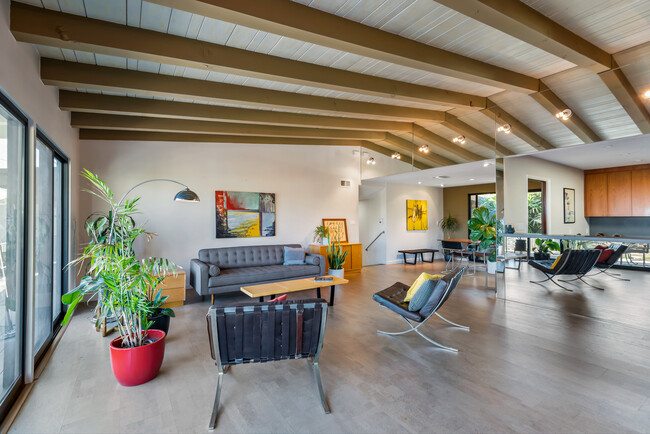 Building Photo - 1570 Haslam Ter